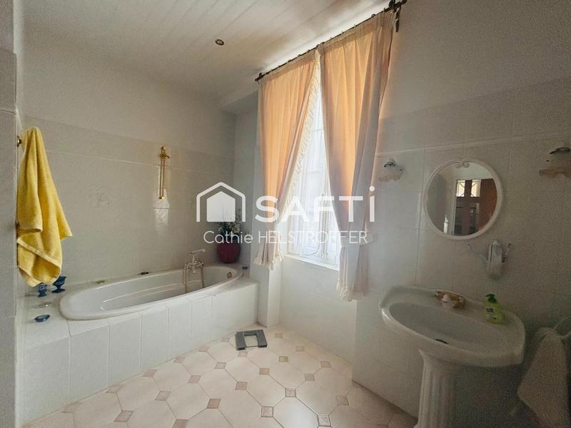 Maison - 308 m² - 8 pièces