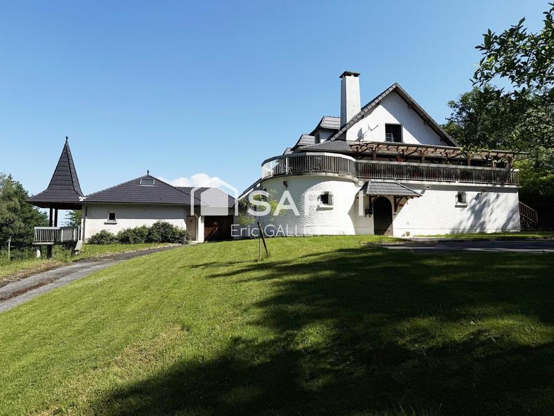 Maison - 241 m² - 9 pièces