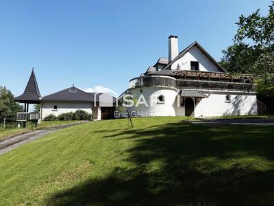 Maison - 241 m² - 9 pièces