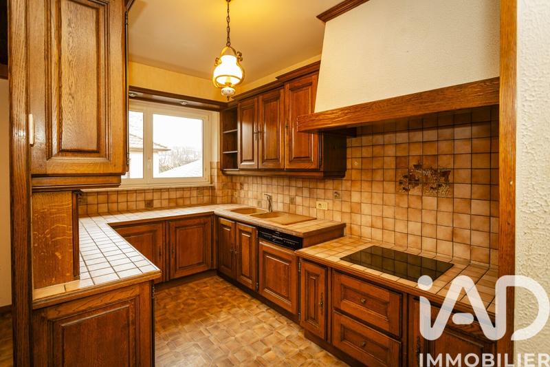 Maison - 219 m² - 8 pièces