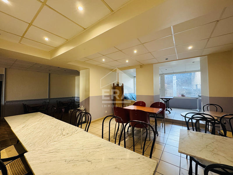 Maison - 275 m² - 10 pièces