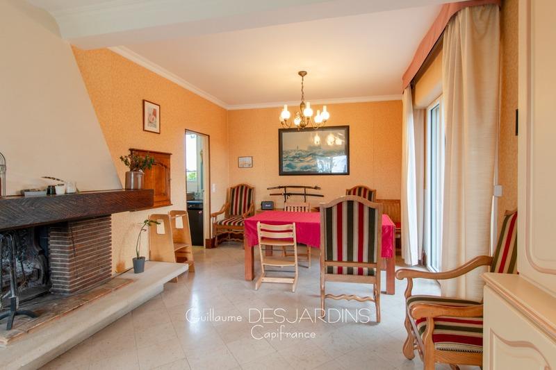 Maison - 240 m² - 8 pièces