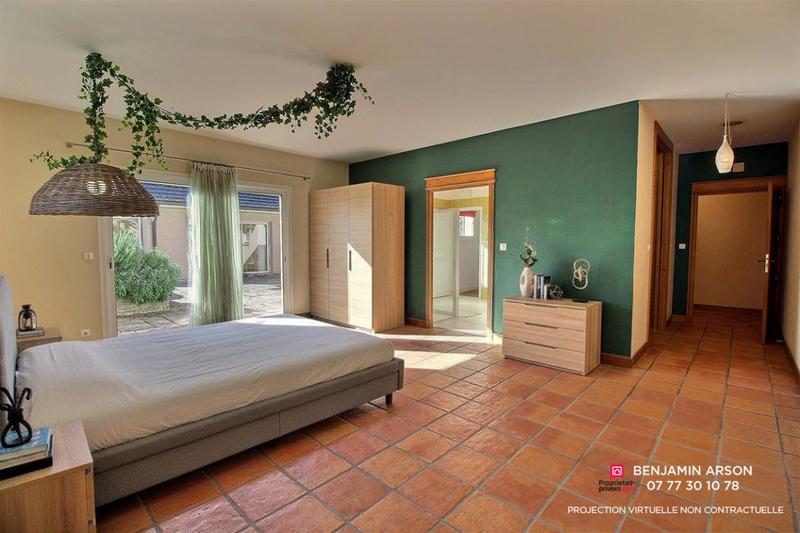 Maison - 305 m² - 9 pièces