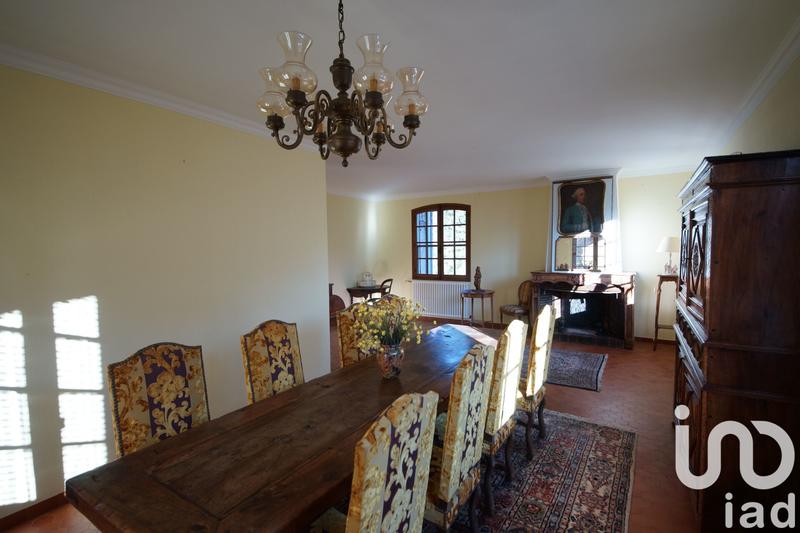 Maison - 235 m² - 10 pièces