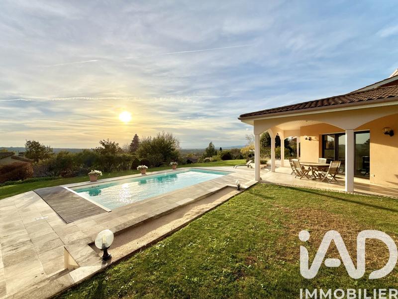 Maison - 210 m² - 8 pièces