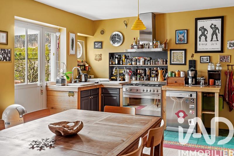 Maison - 215 m² - 8 pièces