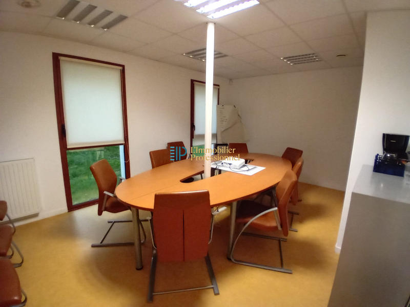 Bureau - 764 m² - 19 pièces