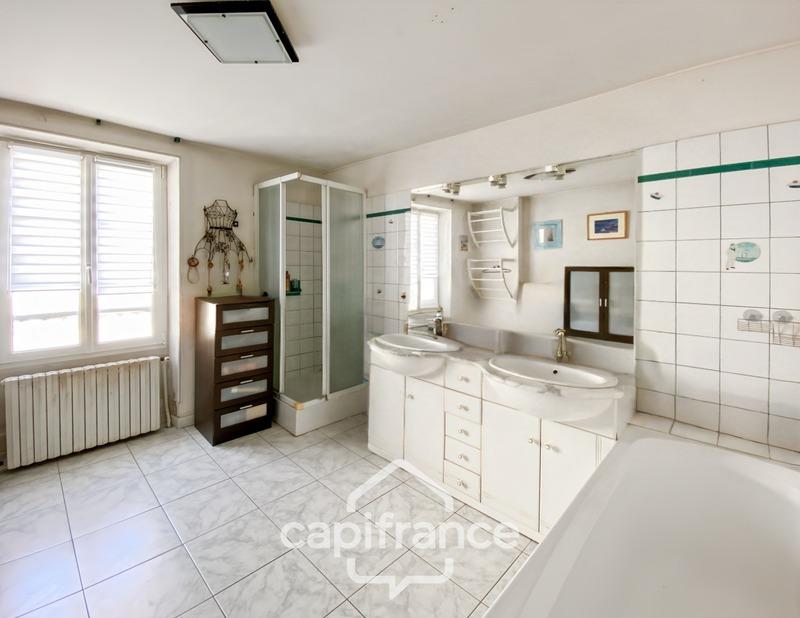 Maison - 357 m² - 11 pièces