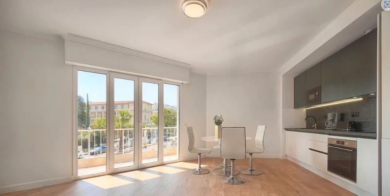 Appartement - 85 m² - 4 pièces