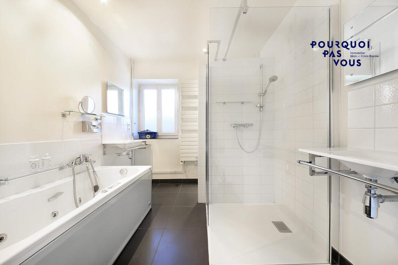 Maison - 400 m² - 10 pièces