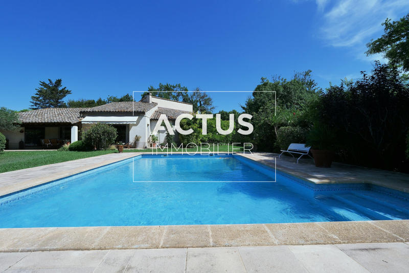 Maison - 210 m² - 7 pièces