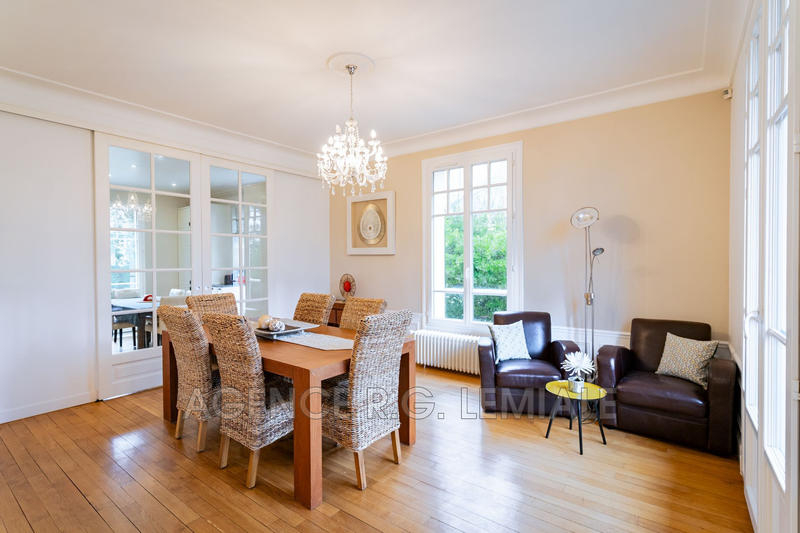 Maison - 230 m² - 11 pièces