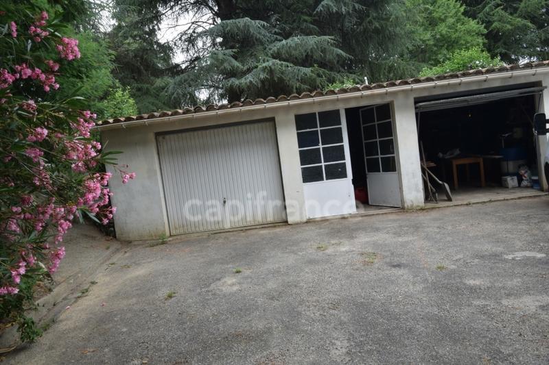 Maison - 235 m² - 8 pièces