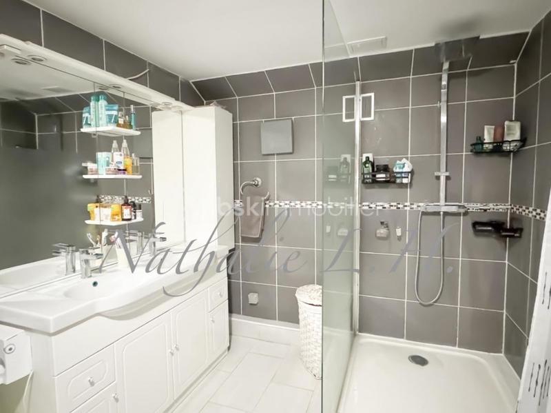 Demeure - 240 m² - 8 pièces