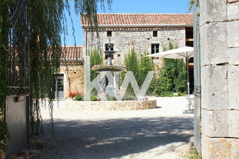 Propriété - 884 m² - 15 pièces