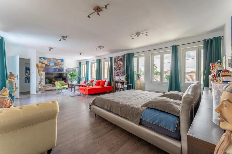 Maison - 394 m² - 5 pièces