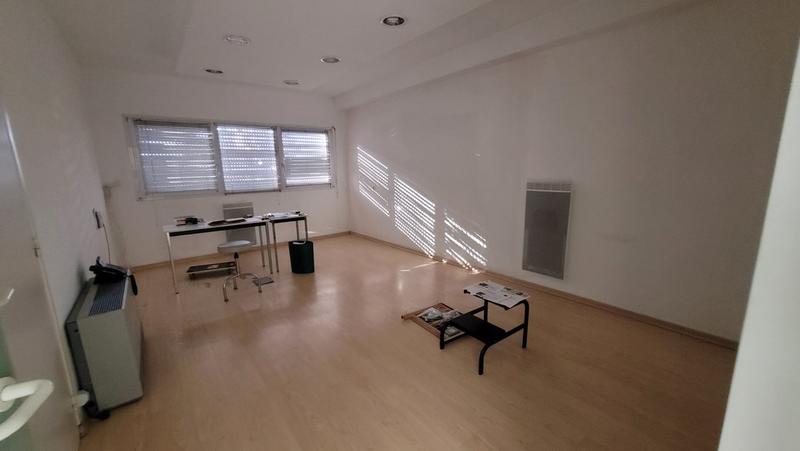 Local d'activité / Entrepôt - 234 m²