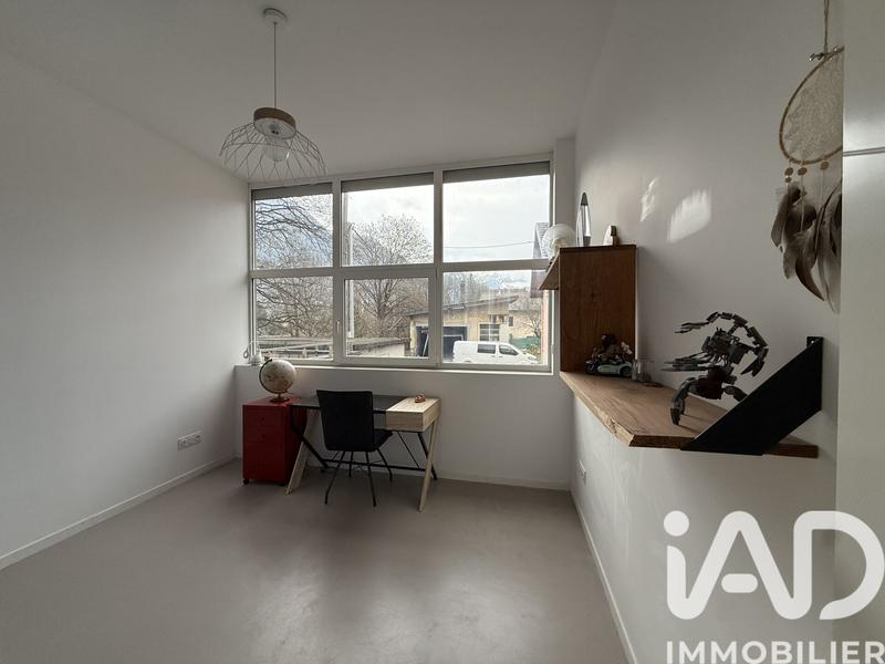 Loft - 95 m² - 4 pièces
