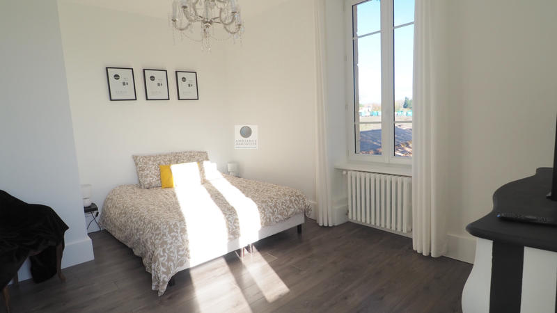 Maison - 260 m² - 8 pièces