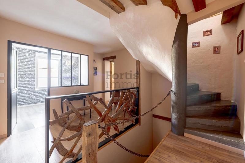 Corps de ferme - 353 m² - 11 pièces