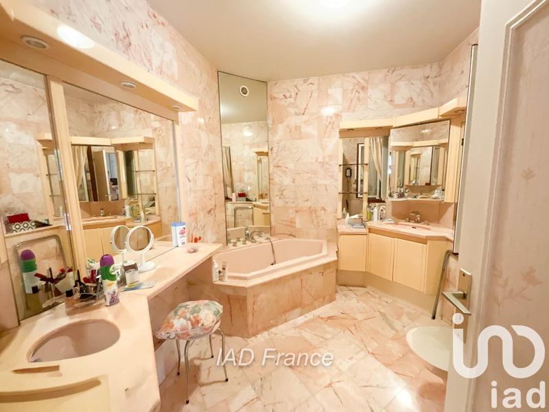 Maison - 232 m² - 9 pièces