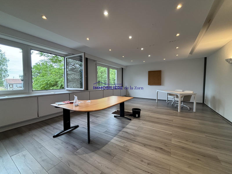 Local commercial - 323 m²