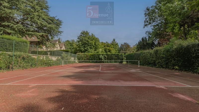 Maison - 430 m² - 11 pièces