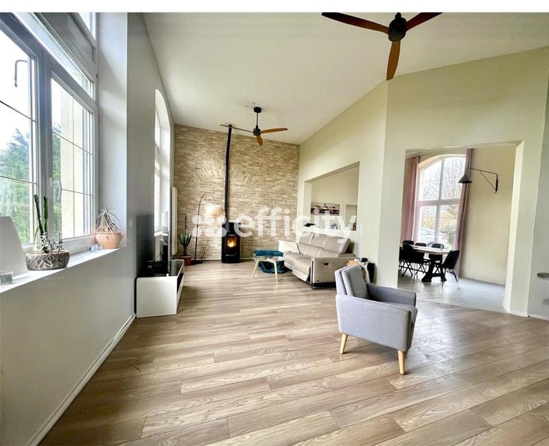 Maison - 233 m² - 7 pièces