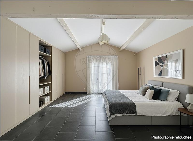 Maison - 250 m² - 7 pièces