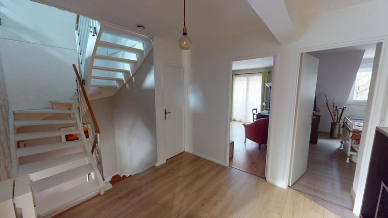 Maison traditionnelle - 161 m² - 6 pièces