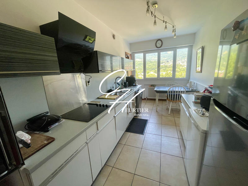 Appartement - 98 m² - 4 pièces