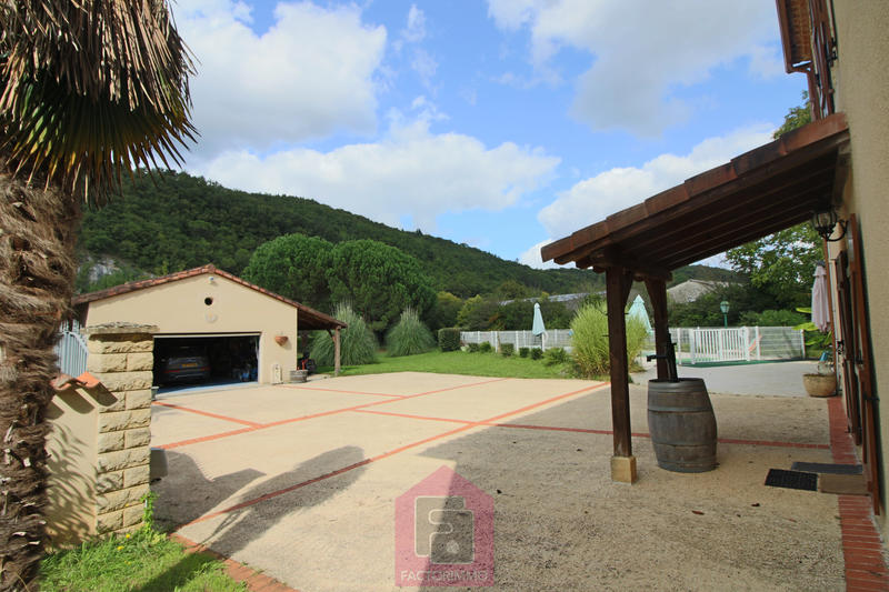 Maison - 315 m² - 8 pièces