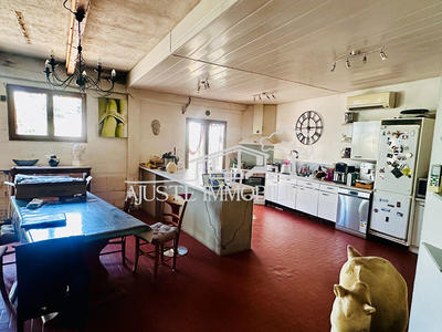 Maison - 262 m² - 11 pièces