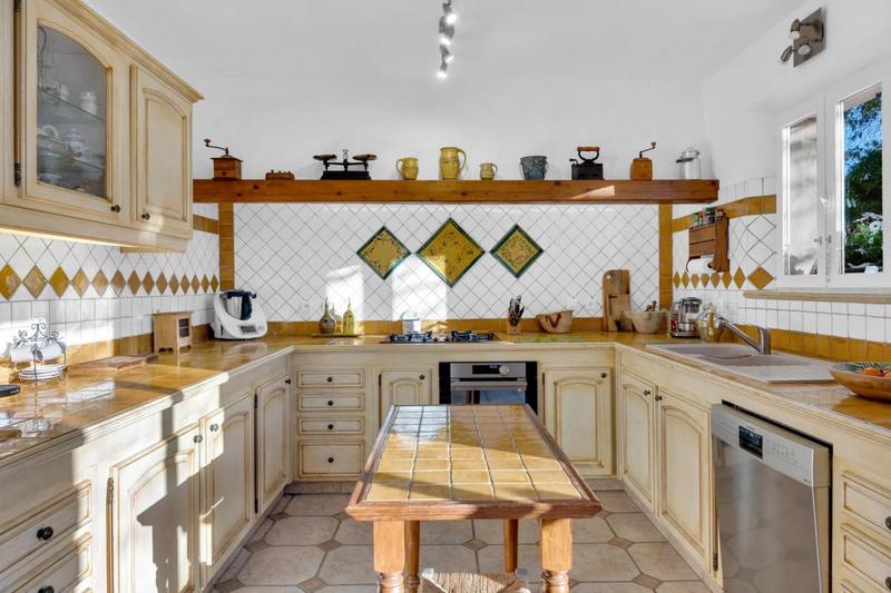 Maison - 342 m² - 9 pièces