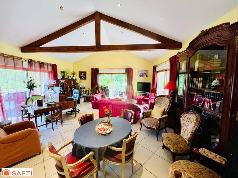 Maison - 345 m² - 10 pièces