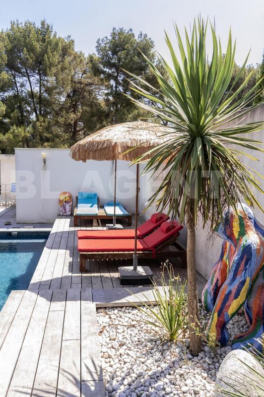 Maison - 260 m² - 6 pièces