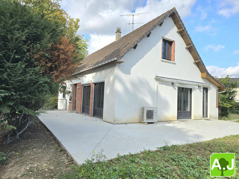 Maison traditionnelle - 131 m² - 6 pièces