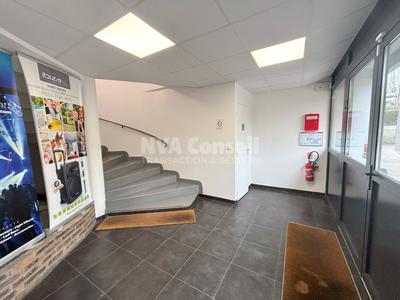 Local d'activités - 930 m²
