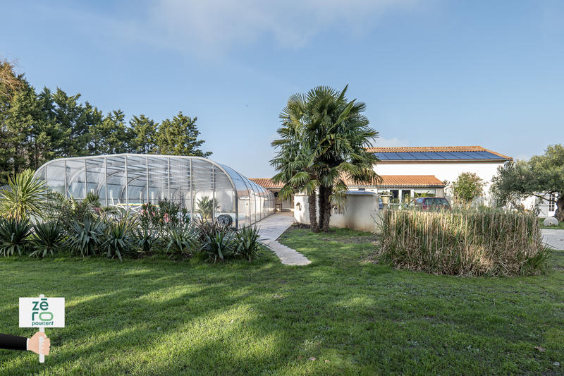 Maison - 240 m² - 10 pièces