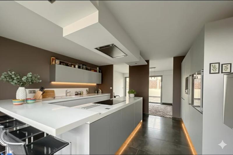 Appartement - 224 m² - 6 pièces