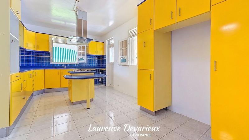 Maison - 204 m² - 5 pièces