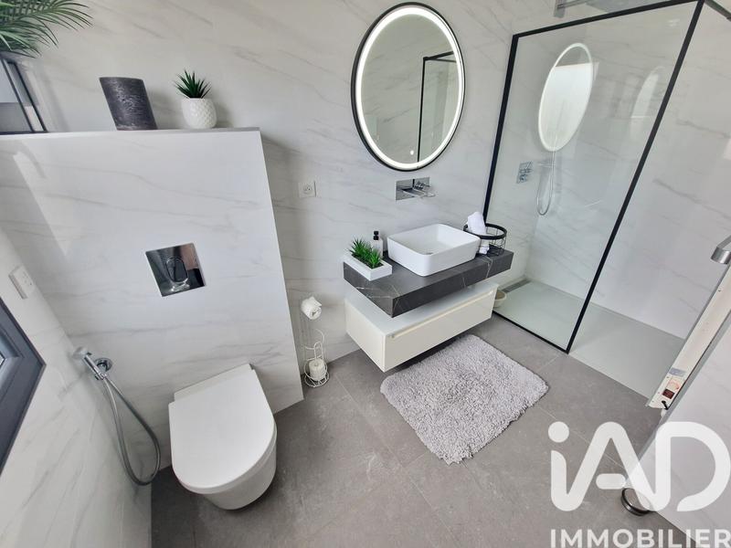 Maison - 188 m² - 9 pièces