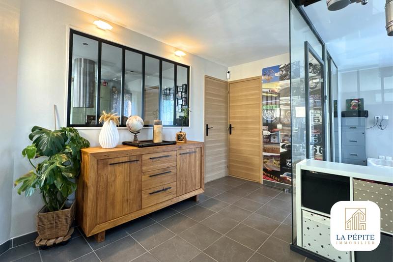 Maison - 177 m² - 7 pièces