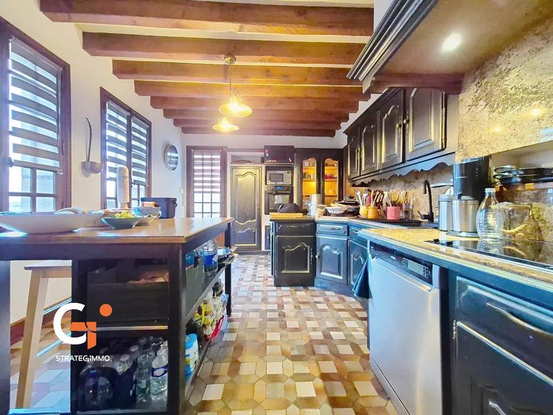 Maison - 350 m² - 8 pièces