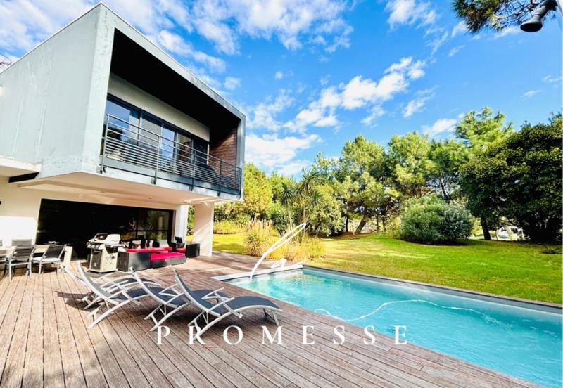 Villa - 390 m² - 8 pièces