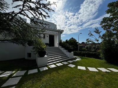 Maison contemporaine - 417 m² - 10 pièces