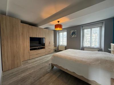 Maison - 163 m² - 8 pièces