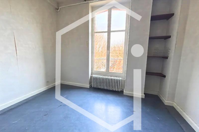 Maison - 325 m² - 18 pièces