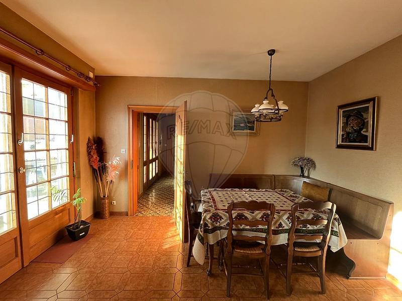 Maison - 213 m² - 8 pièces