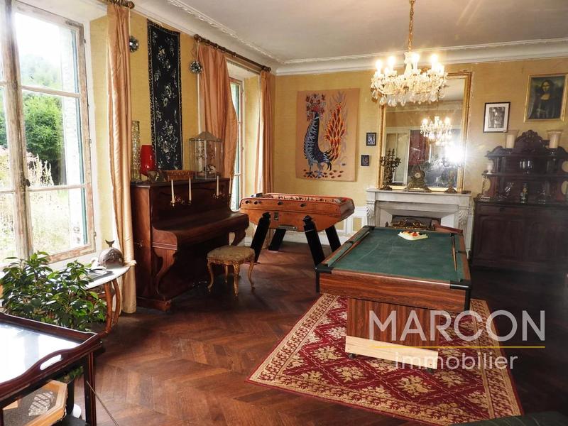 Maison - 320 m² - 10 pièces